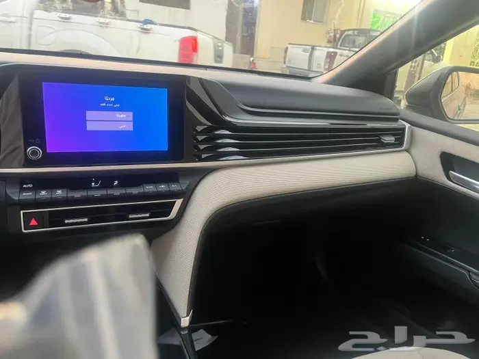 تويوتا كامري LE بنزين 2025 رمادي 5