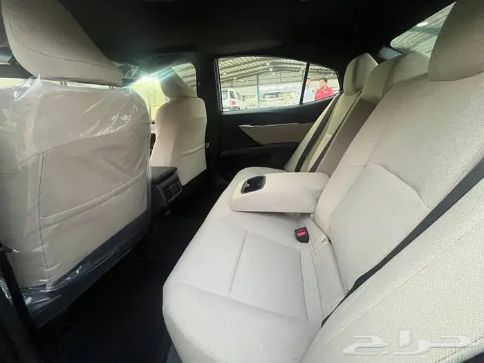 تويوتا كامري LE بنزين 2025 رمادي 7