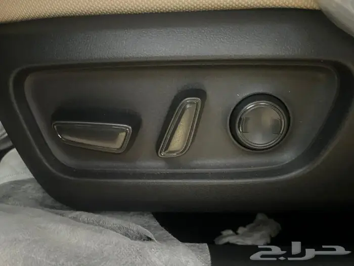 تويوتا كامري LE بنزين 2025 رمادي 11