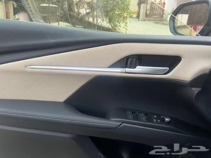 تويوتا كامري LE بنزين 2025 رمادي 14