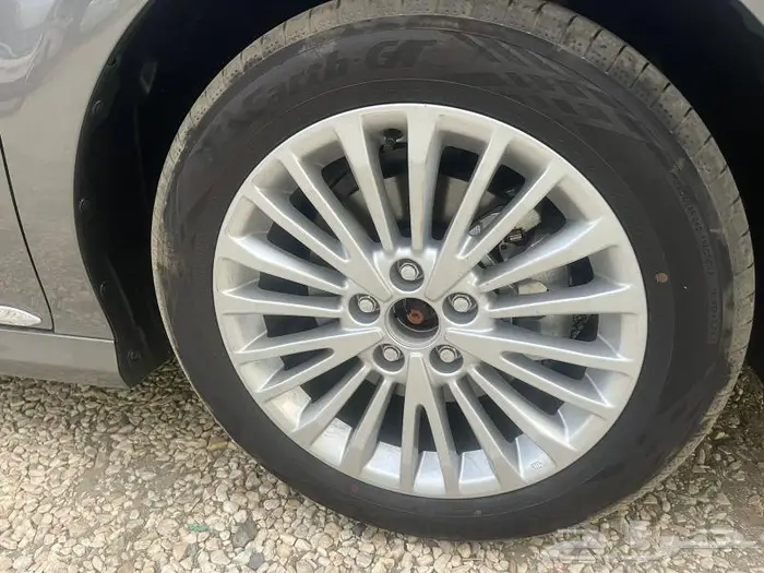 تويوتا كامري LE بنزين 2025 رمادي 17