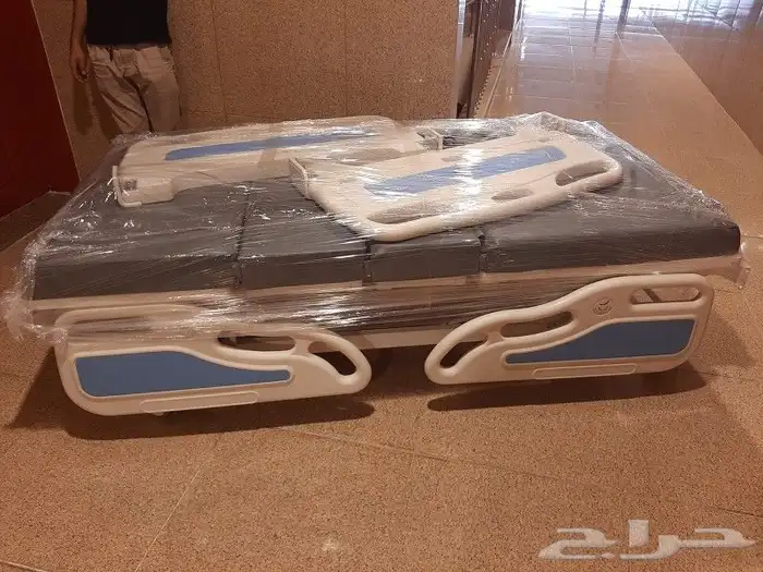 سرير متحرك كهربائي عرض متر صافي مع المرتبة 1