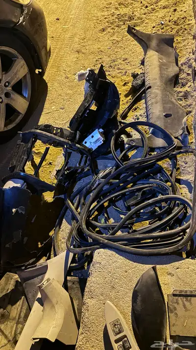 للبيع مستوبيشي جلنت قطع غيار بدي وداخليه 17