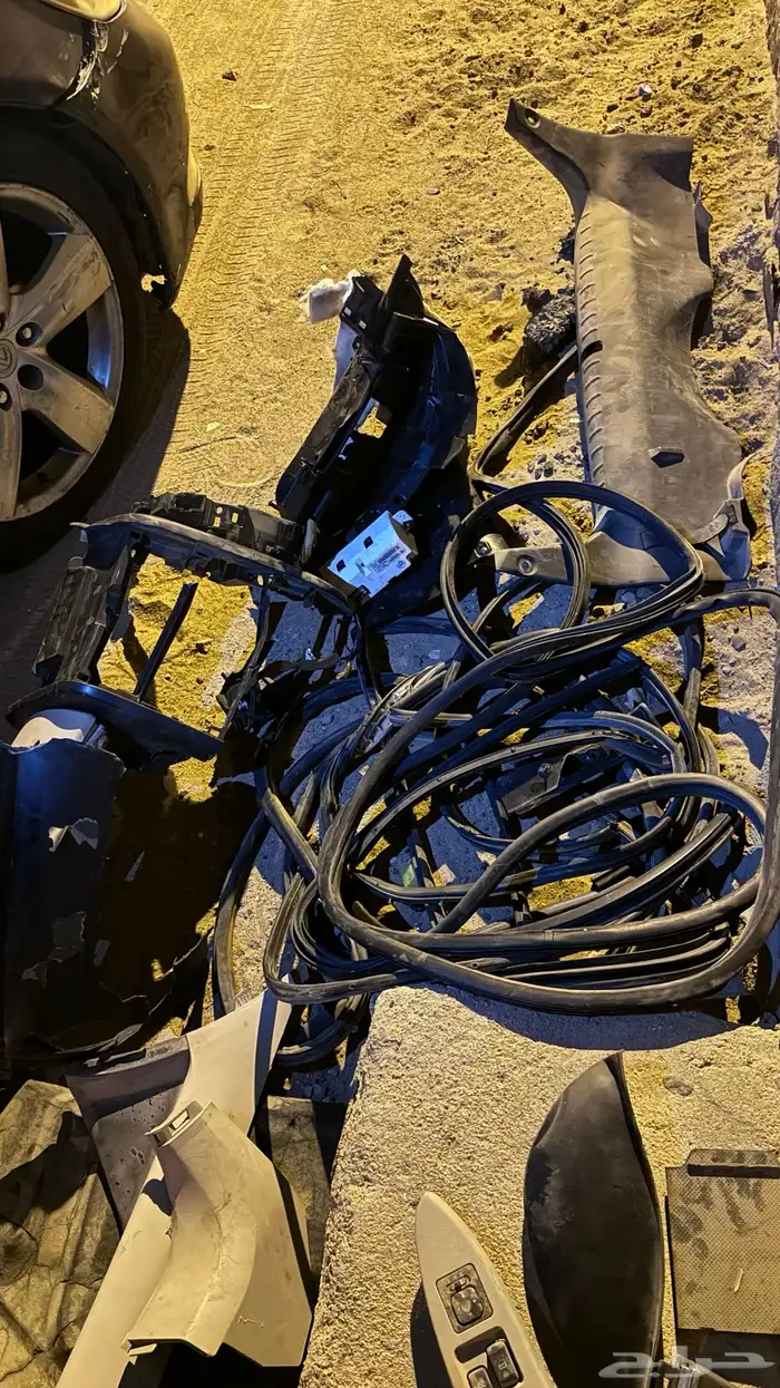 للبيع مستوبيشي جلنت قطع غيار بدي وداخليه 17