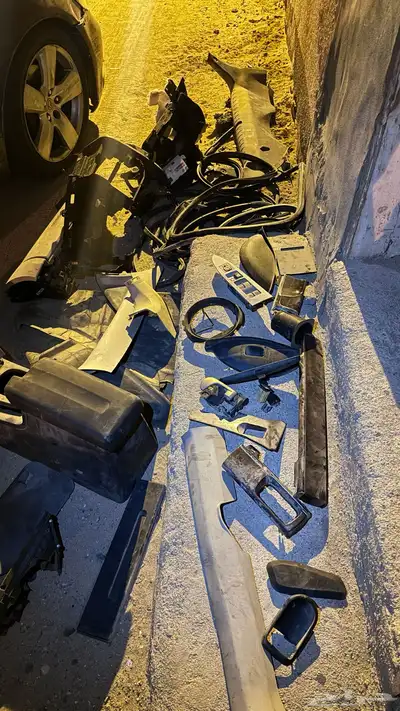 للبيع مستوبيشي جلنت قطع غيار بدي وداخليه 15