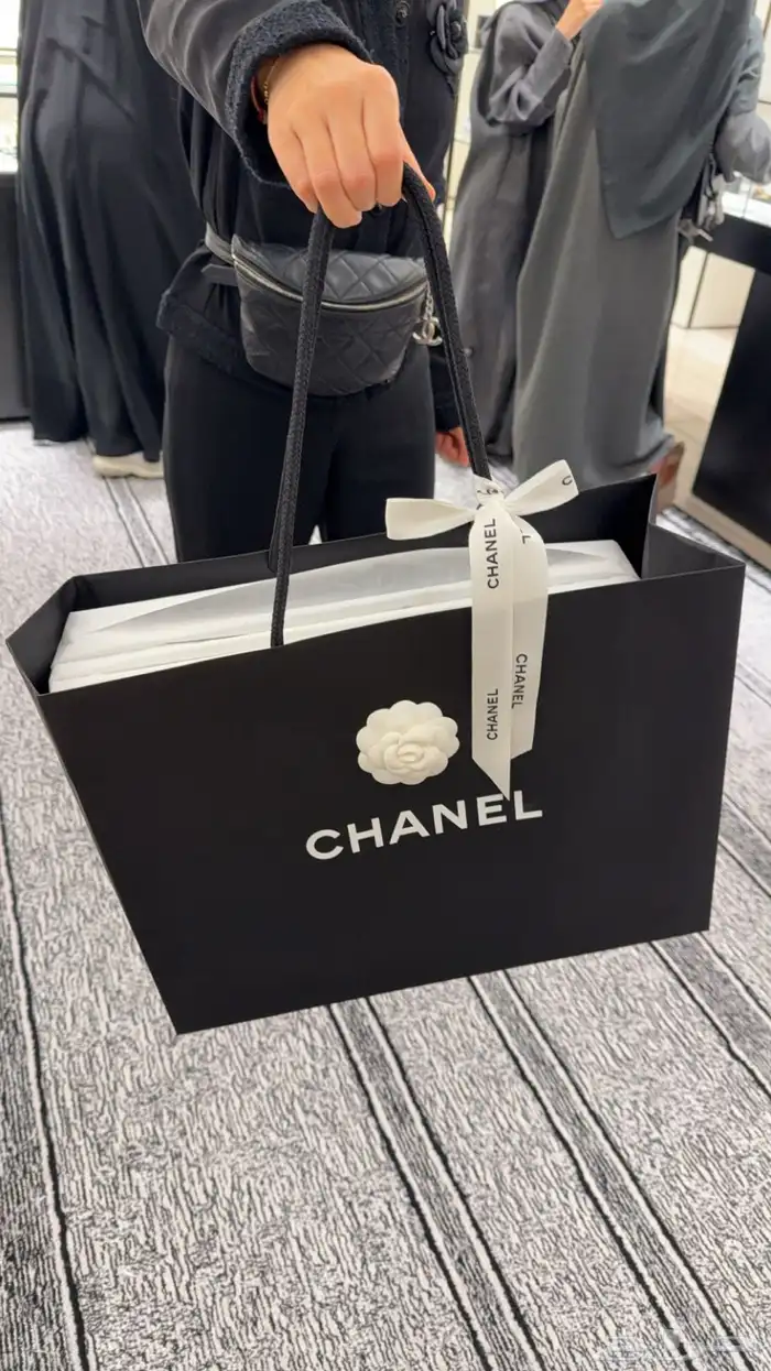 كيس شانيل من البوتيك اصلي 0
