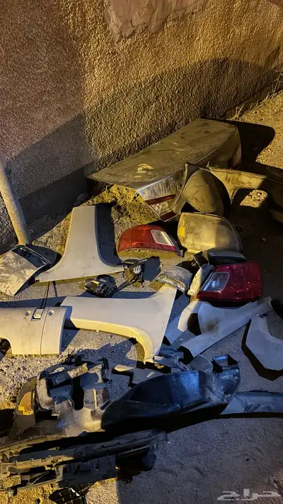 للبيع مستوبيشي جلنت قطع غيار بدي وداخليه 12