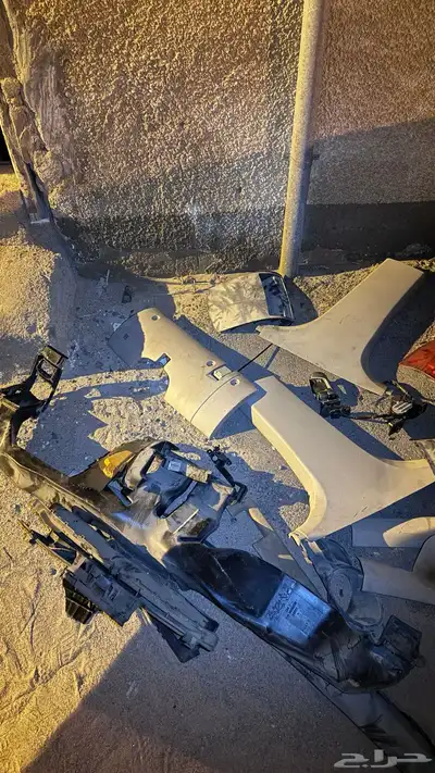 للبيع مستوبيشي جلنت قطع غيار بدي وداخليه 11
