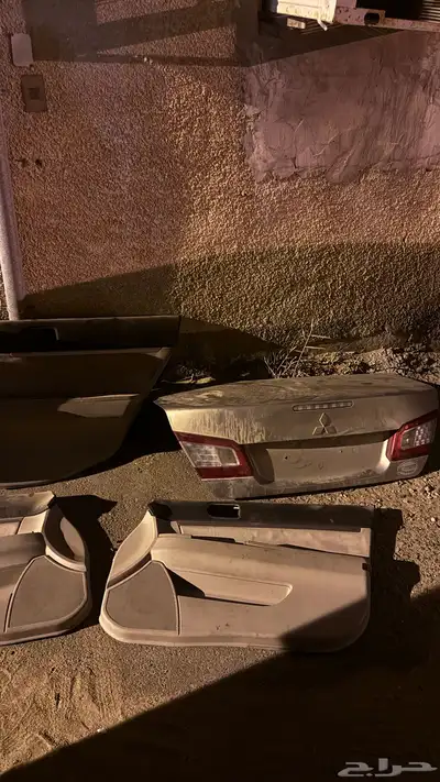 للبيع مستوبيشي جلنت قطع غيار بدي وداخليه 6