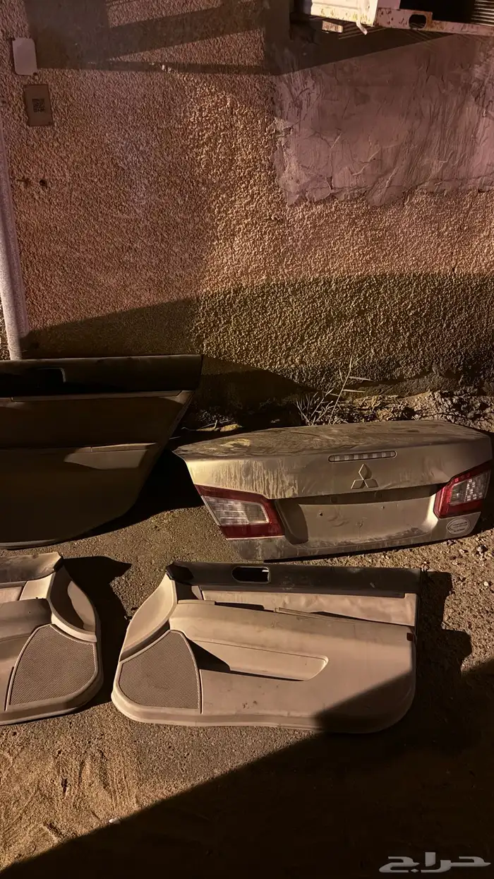 للبيع مستوبيشي جلنت قطع غيار بدي وداخليه 6