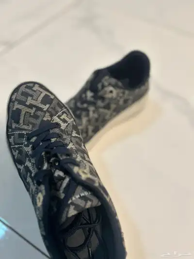 جزمة تومي هيلفغر استعمال نظيف اخذته ب400  سعر البيع290 5