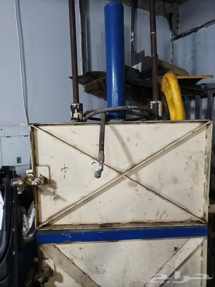 للبيع مكبسين ورق وبلاستيك مع مكينه خارجيه قويه 4