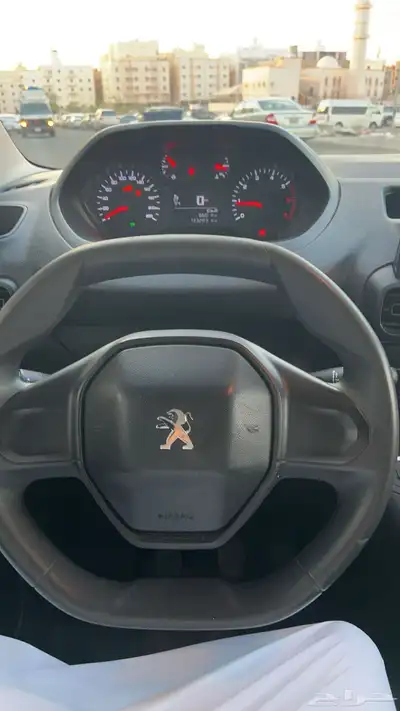 فان بيجو بارتنر 2022 13