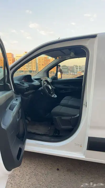 فان بيجو بارتنر 2022 10