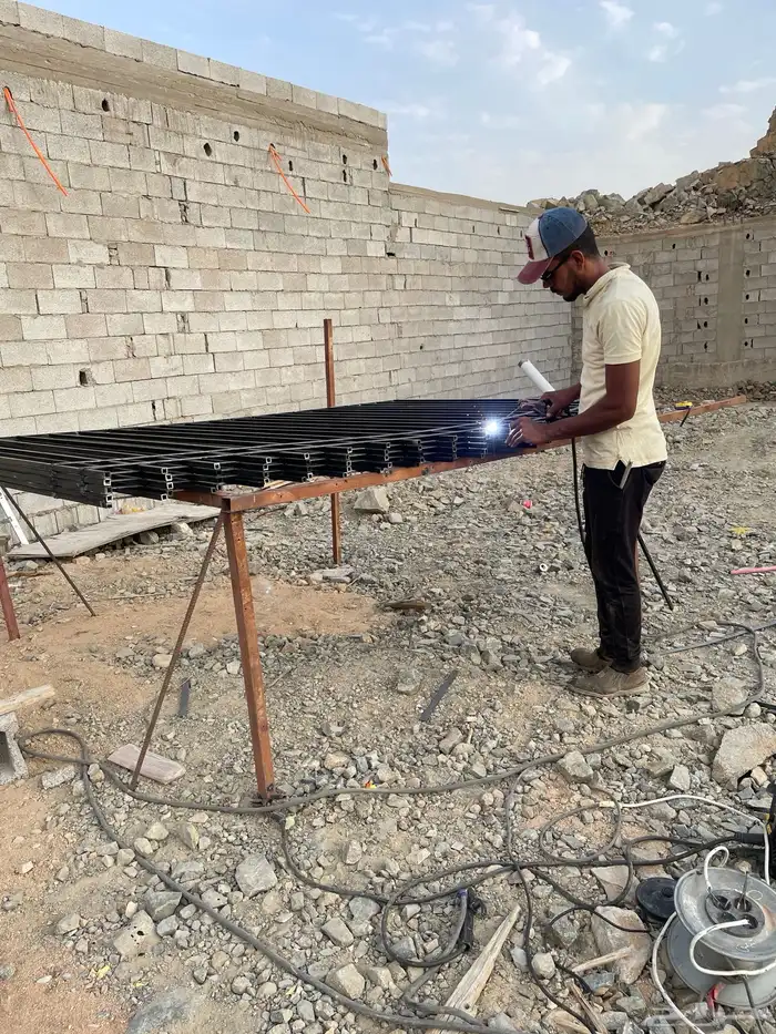 أعمال الحدادة الكريتال هناجر ومظلات وسواتر وتأسيس مصاعد 24