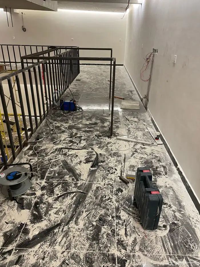 أعمال الحدادة الكريتال هناجر ومظلات وسواتر وتأسيس مصاعد 63