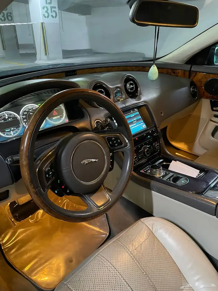 جاكور XJ 10