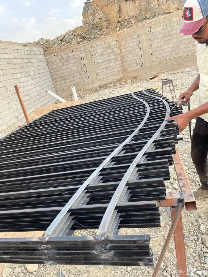 أعمال الحدادة الكريتال هناجر ومظلات وسواتر وتأسيس مصاعد 23