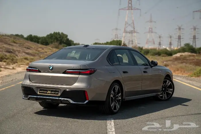 اول دفعة من BMW الفئة السابعة 735i موديل 2026 3