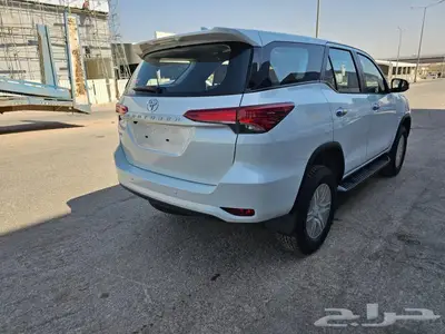 تويوتا فورشنر 4x2 موديل 2024 بنزين 34