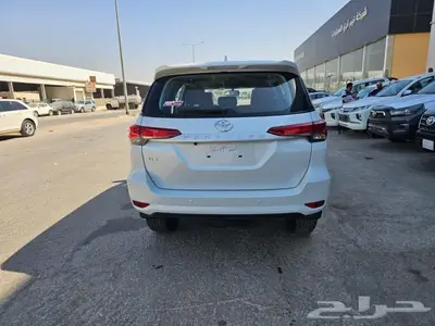 تويوتا فورشنر 4x2 موديل 2024 بنزين 35