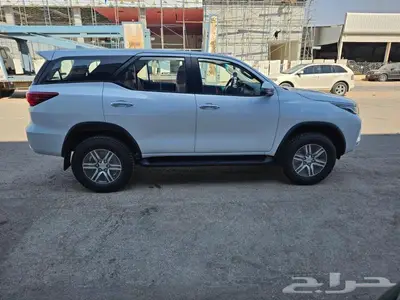 تويوتا فورشنر 4x2 موديل 2024 بنزين 37