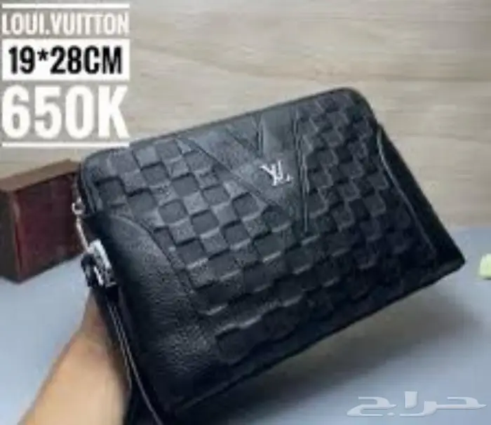 شنط يدويه وسفر برادا و لويس فيتون 66