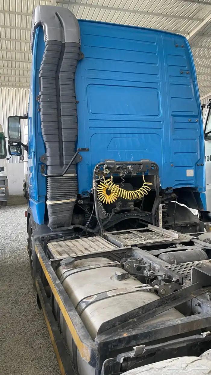 للبيع راس تريلة فولفو 2005 نظيف 3