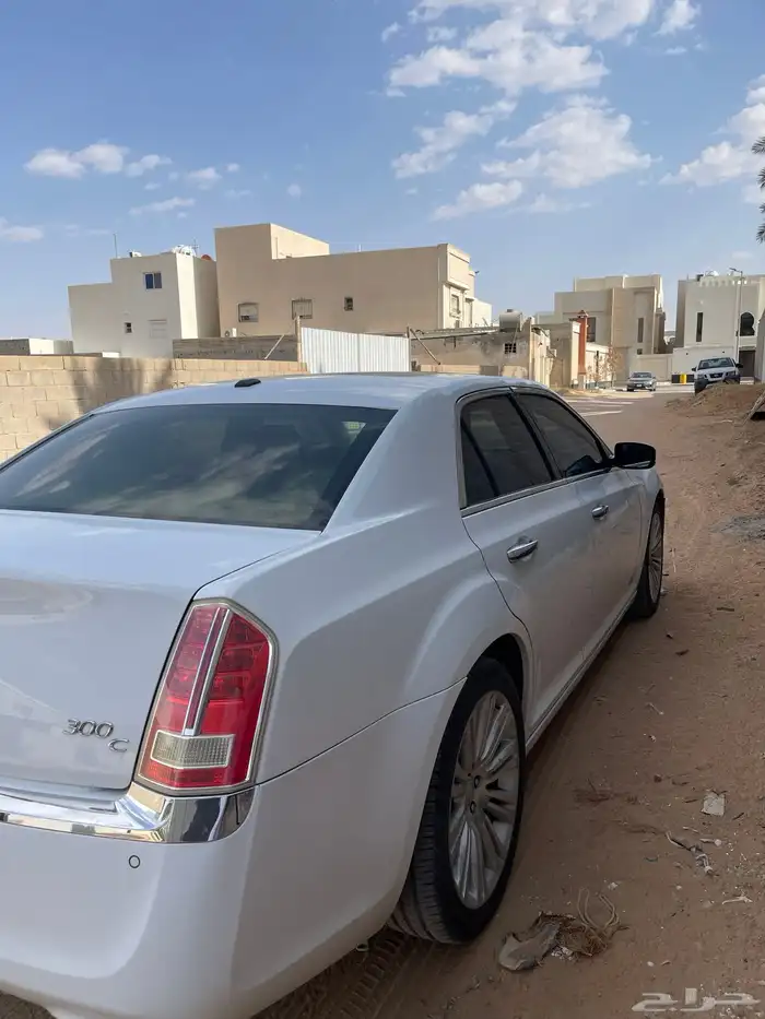 للبيع كرايزلر 5.7 0