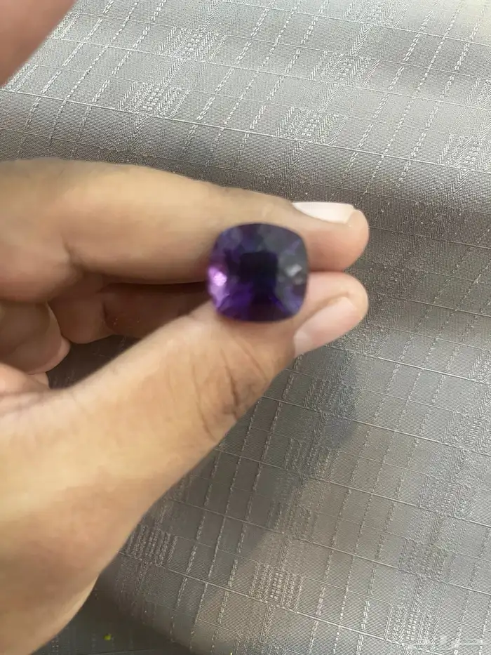 احجار كريمة (ياقوت واميتست وتنزنايت ونيزك) 12