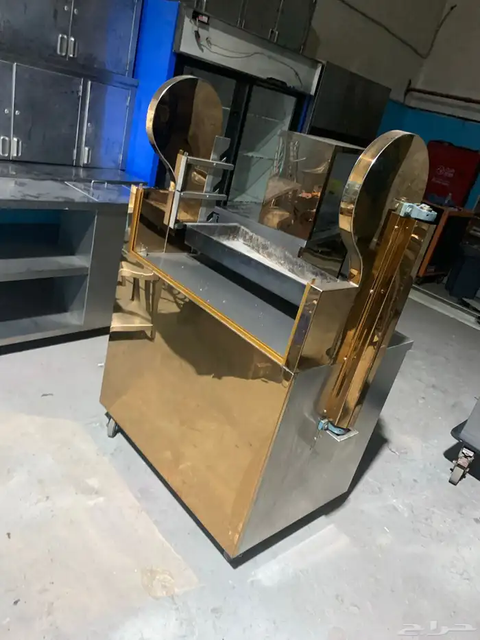 معدات مطعم شبه جديد ة 13