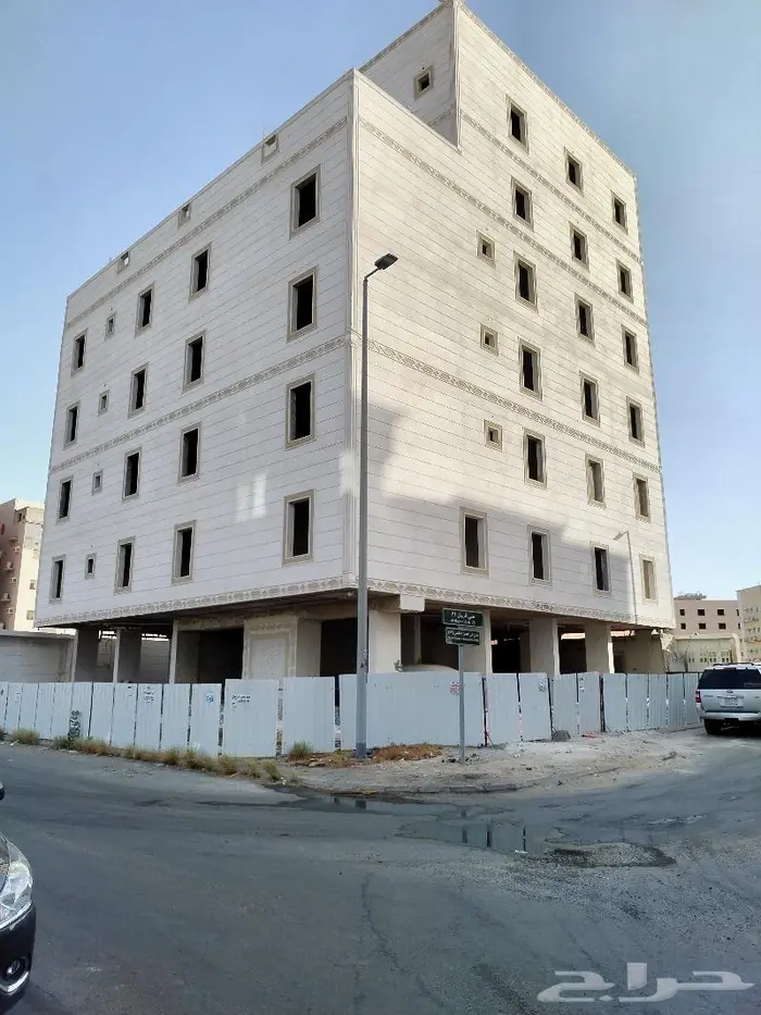 مواقف مظللة للاجار بالشهر مع نظام مراقبة كميرات 1