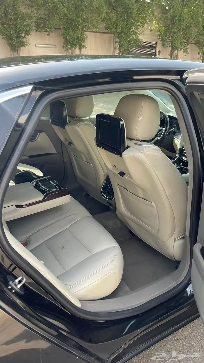 كاديلاك XTS 2016. V 10