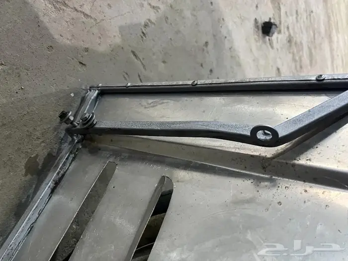 للبيع كبوت وشنطه خلفية صاج جيب شروكي 2001 1