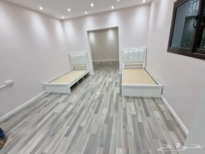 غرف نوم متينه من الخشب الخالص التفاصيل على الموقع 1