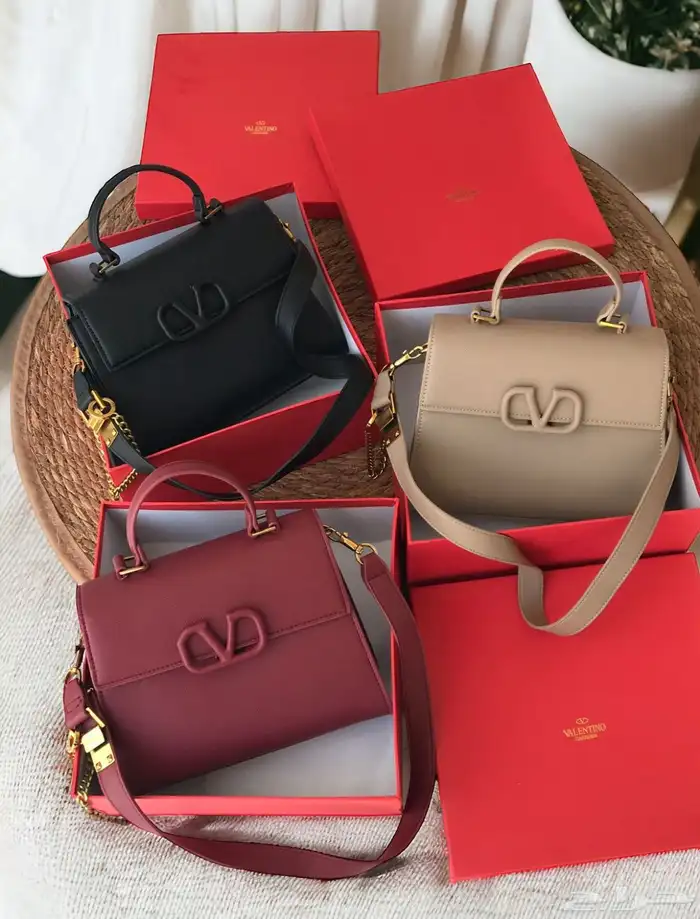 شنط طبق الأصل 13