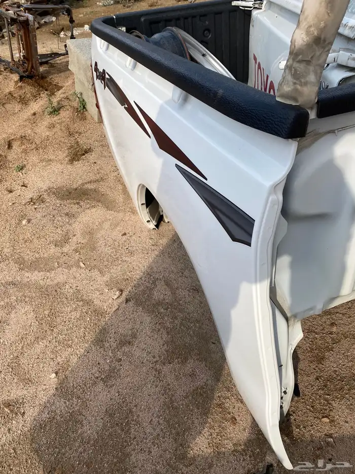 للبيع قطع هايلوكس رفرف خلفي يمين 2