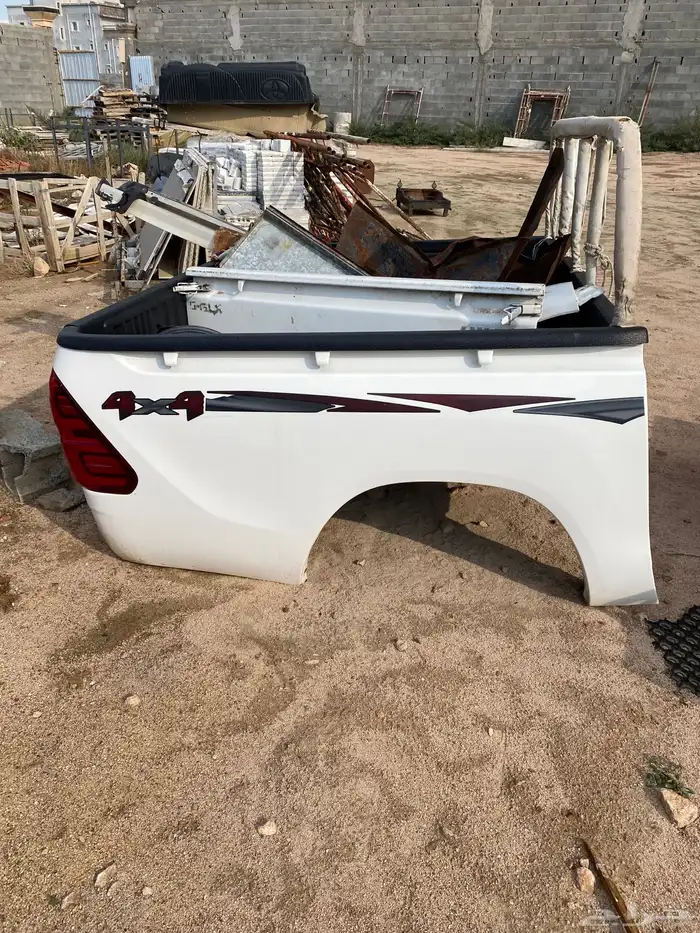 للبيع قطع هايلوكس رفرف خلفي يمين 1