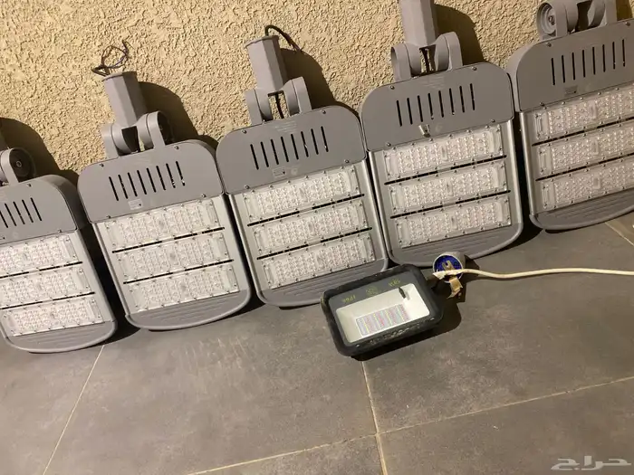 خمس لمبات 150 واط 1