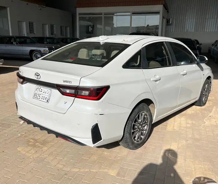 تم البيع - تويوتا يارس 2023 y ابيض نظيف جدا ممشى 26 7