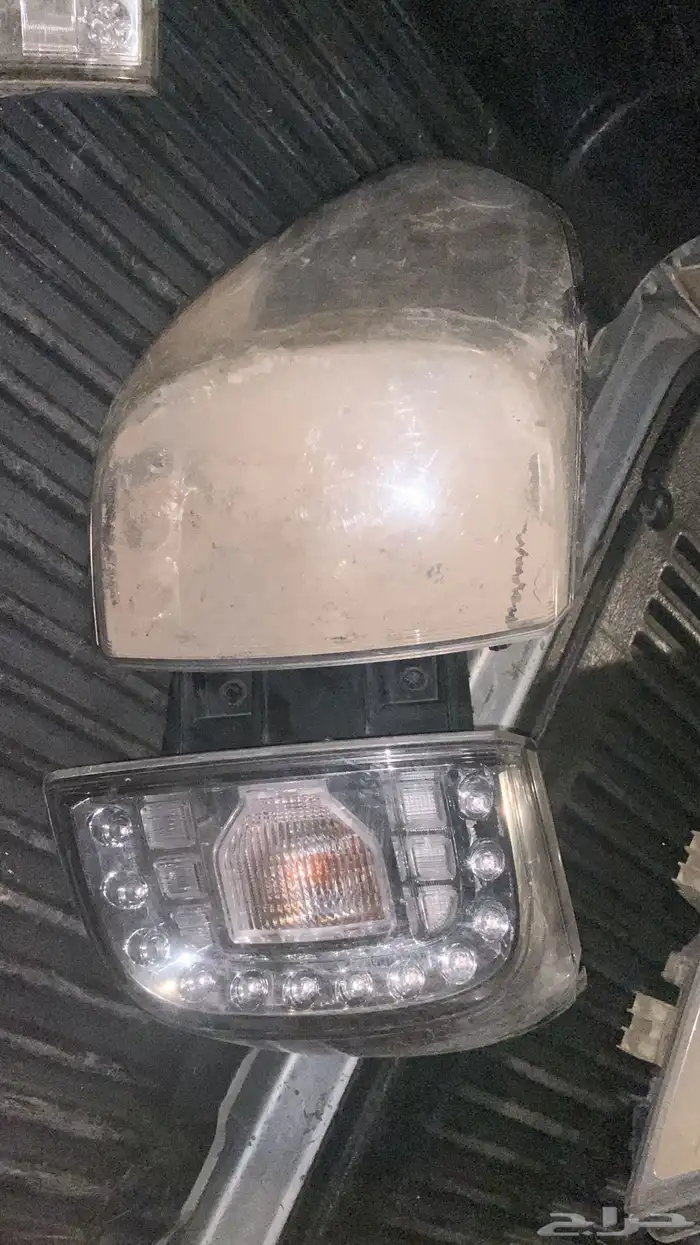 شمعات نيسان 0