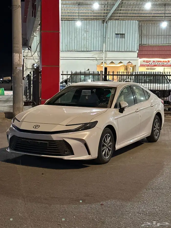 كامري 2025 ( E ) استاندر سعودي لدي معرض القعدي للسيارات 2