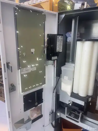 مكينة قهوة بيع ذاتي ماركة جوفيمار 4