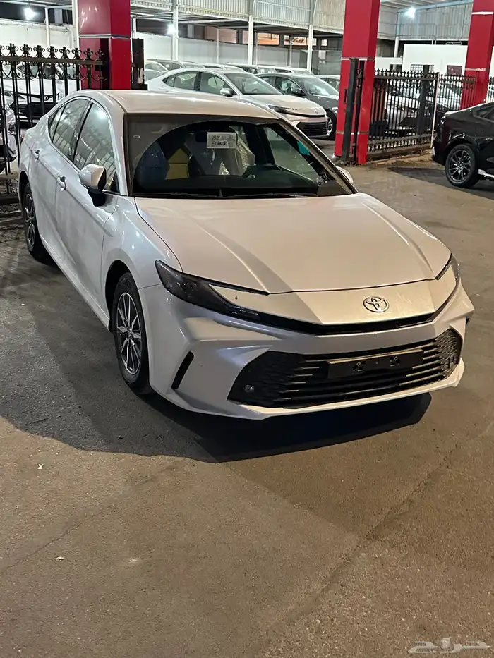 كامري 2025 ( E ) استاندر سعودي لدي معرض القعدي للسيارات 6