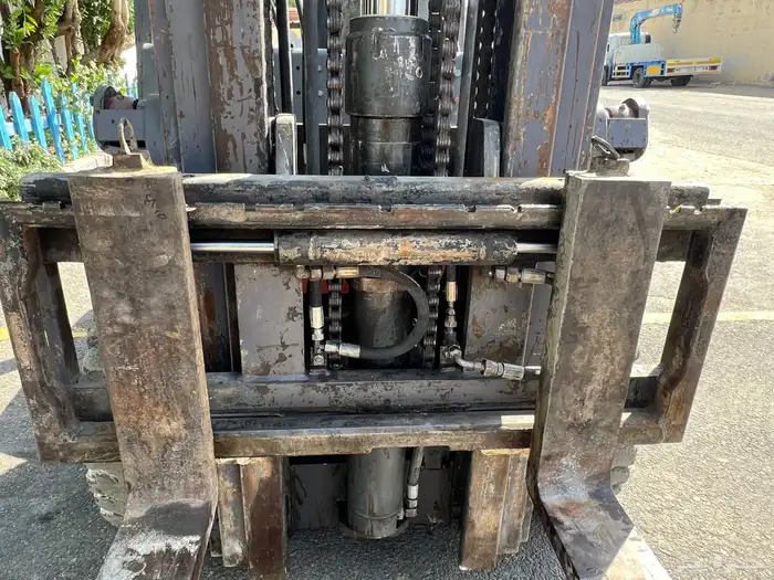 فوركلفت هيلي مكينة ايسوزو للبيع 6