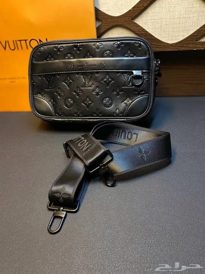 شنط يد رجاليه لويس فيتون 13