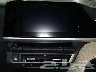 تويوتا كامرى E- pLus فتحة هايبرد2025 اسود تيتانيوم ابيض فضى 26