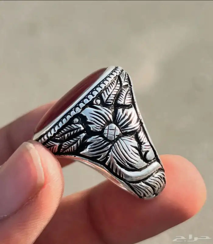 خاتم عقيق يماني زجاجي شفاف أحمر نادر صياغه اشفاق الثقيلة ال 1