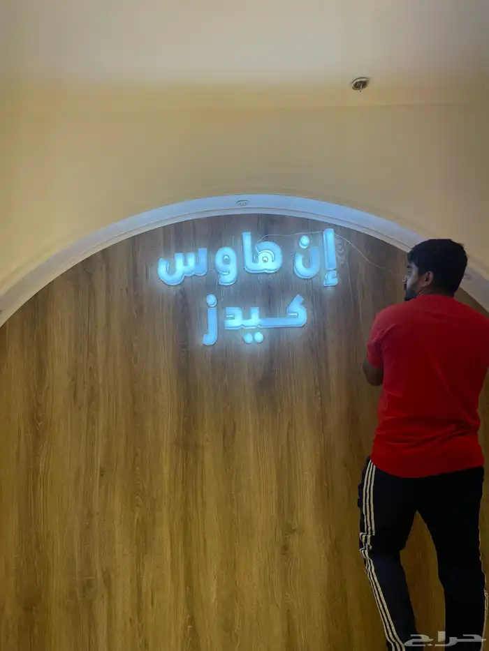 تركيب لوحات حروف بارزة أستيل إنكور بلاستيك اكرام صيانةلوحات 1