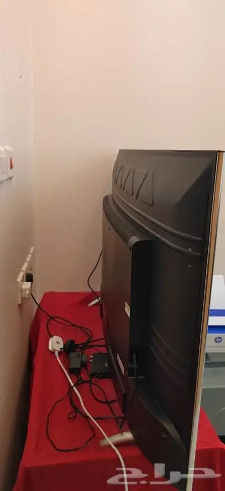 شاشة منحية TCL 48 بوصة بحالة ممتازة للبيع 8